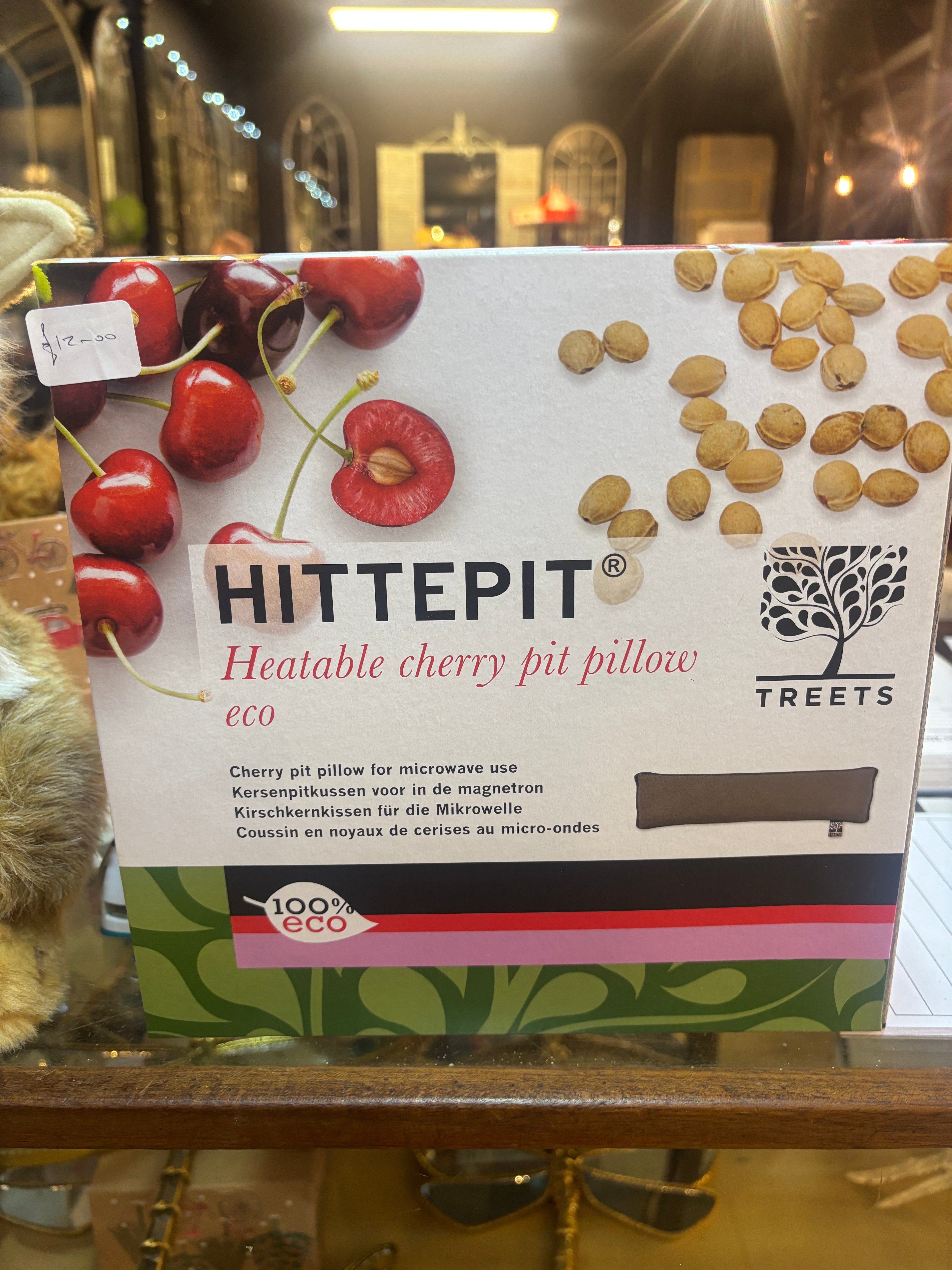 Box of Hittepit flexible cherry pit pillow with TREETS branding on a blurred background.