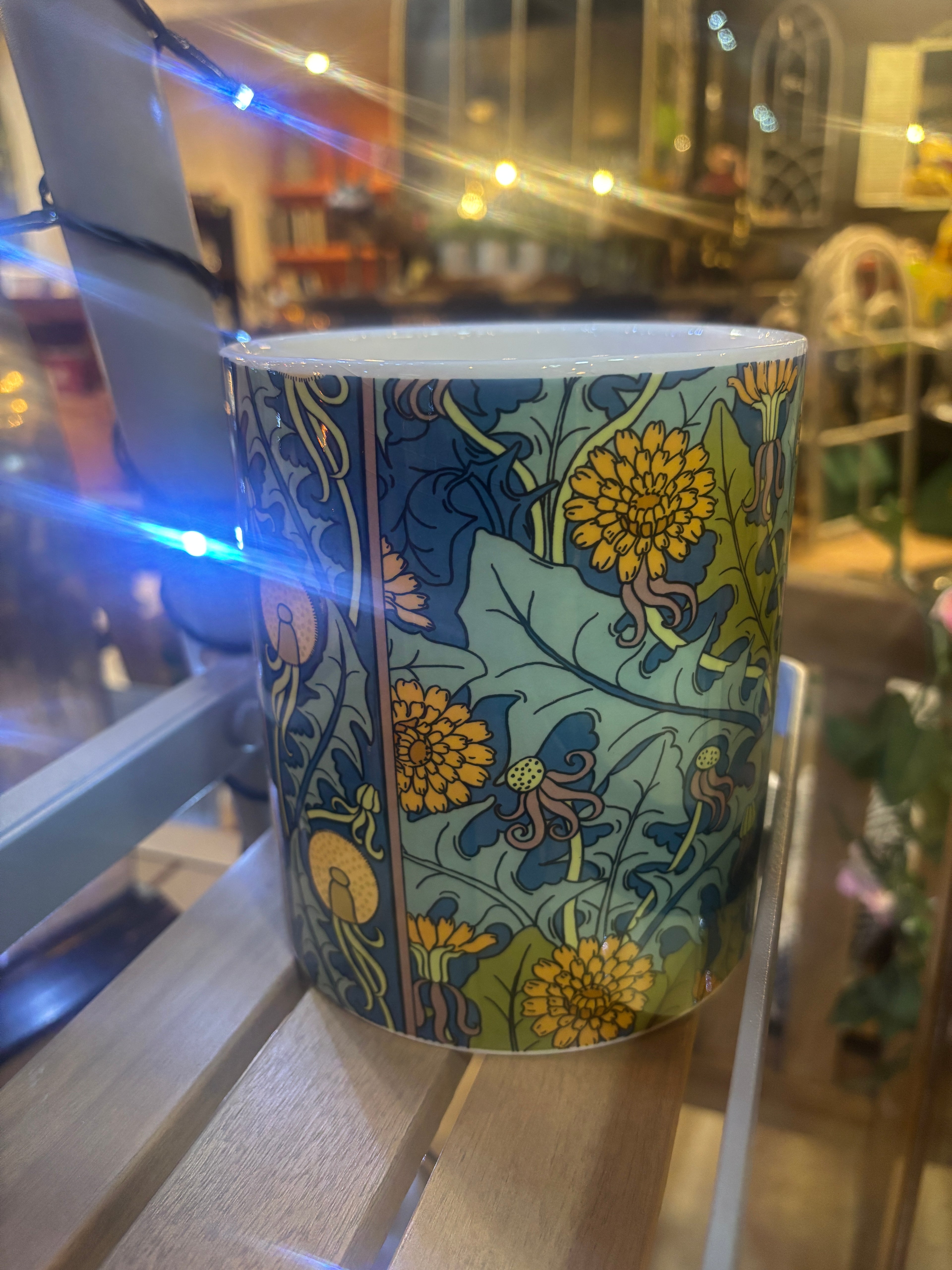 William Morris Style Dandelion Plant Pot